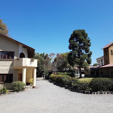 فندق Karibuni Center ميبيا المظهر الخارجي الصورة